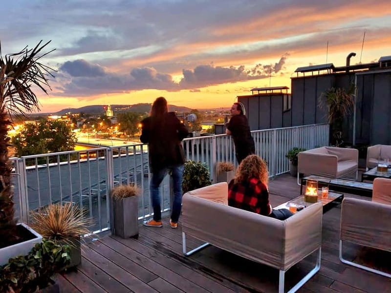 Krakow: Hidden Rooftop Bar Reservation with 1 Cocktail - Finding SIX behind an ordinary entrance