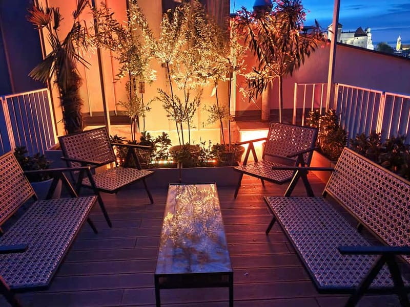 Krakow: Hidden Rooftop Bar Reservation with 1 Cocktail - Music, mood, and the best time to go