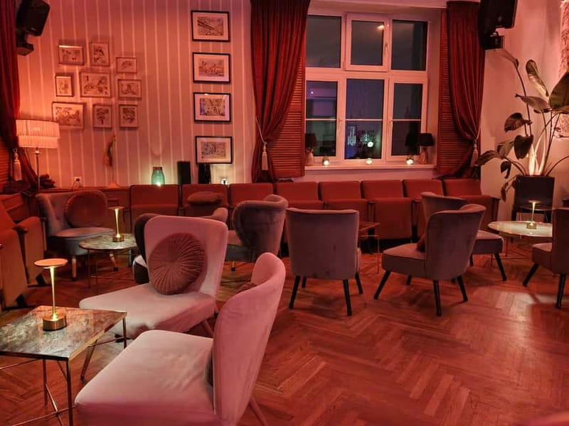 Krakow: Hidden Rooftop Bar Reservation with 1 Cocktail - How the price compares with the experience