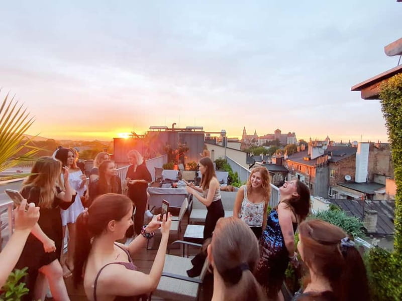 Krakow: Hidden Rooftop Bar Reservation with 1 Cocktail - Two hours above Krakow’s Jewish Quarter