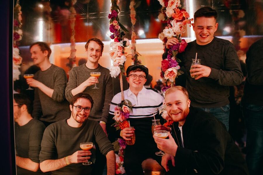 Krakow: Pub, Bar & Club Crawl - The opening hour: free drinks and fast introductions