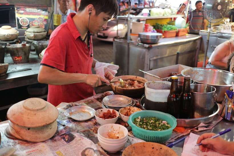 Kuala Lumpur: Nightlife Street Food Tour with 6 Tastings - Price, group size, and what the $41 covers