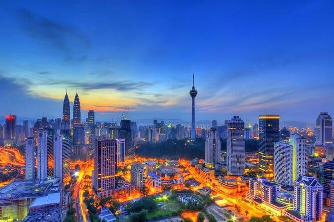 Kuala Lumpur: Nightlife Walking Tour with Local Guide - Liuli crystal fountain and a polished side of KL