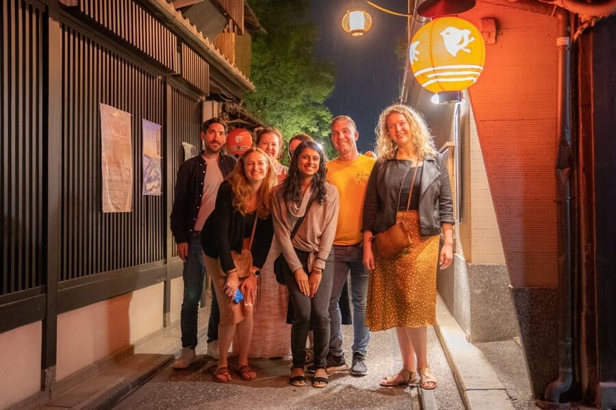 Kyoto: Izakaya Bars Guided Walking Tour - The first 15 minutes: Kawaramachi on foot