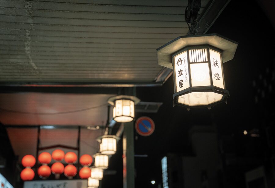 Kyoto: Izakaya Bars Guided Walking Tour - The final bar and the changing mood