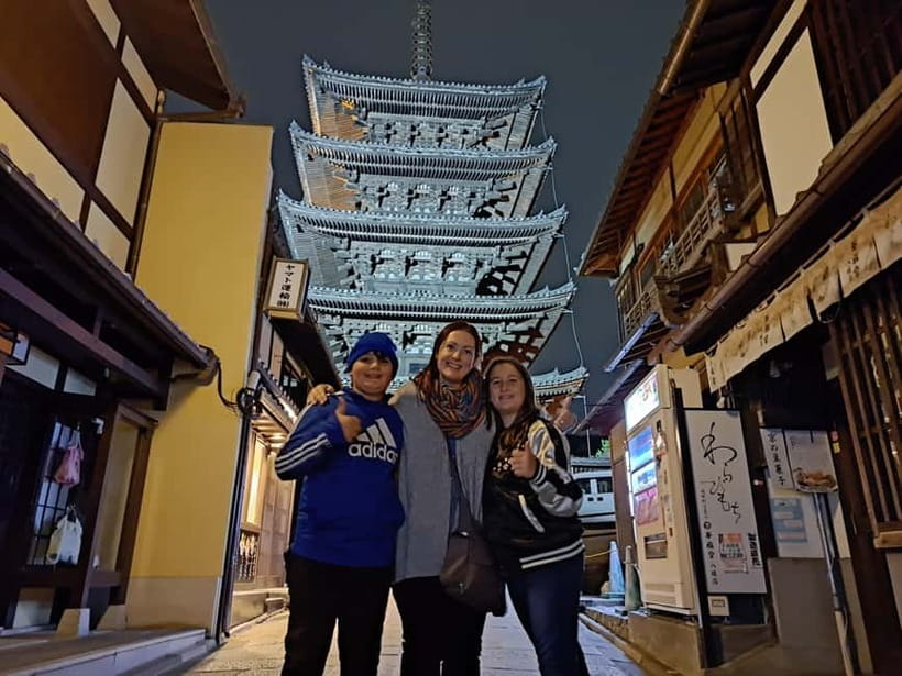 Kyoto: Izakaya Nightlife Tour with Local Guide - Gion after dark: history beside modern nightlife
