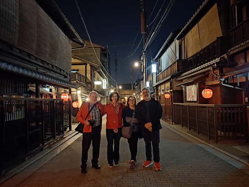 Kyoto: Izakaya Nightlife Tour with Local Guide - What the private format changes