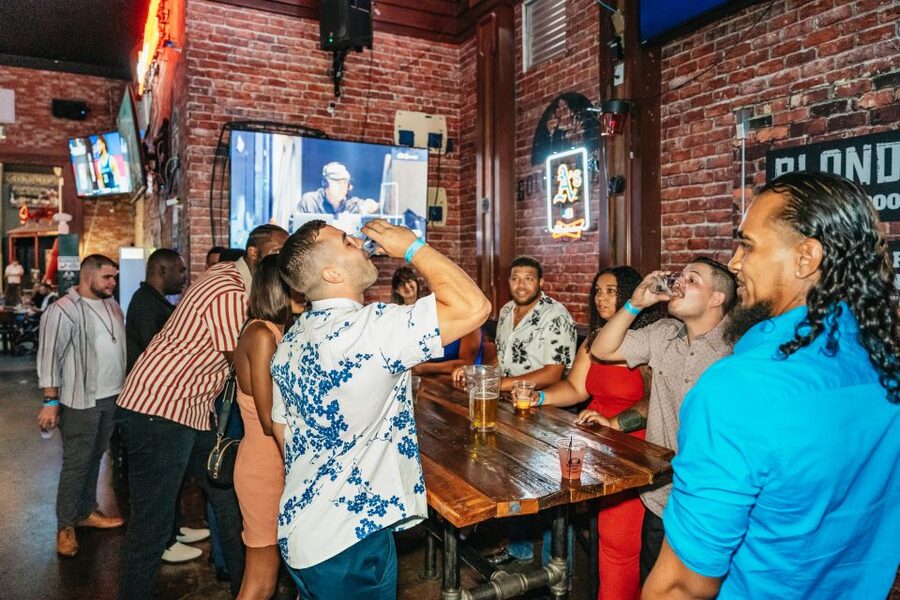 Las Vegas: Club Crawl and Party Bus with Free Drinks - Four hours of Las Vegas nightlife, organized for you