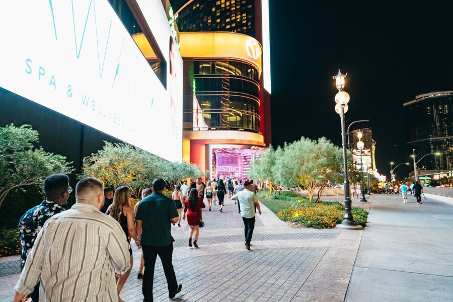 Las Vegas: Club Crawl and Party Bus with Free Drinks - The party bus: free drinks with firm rules
