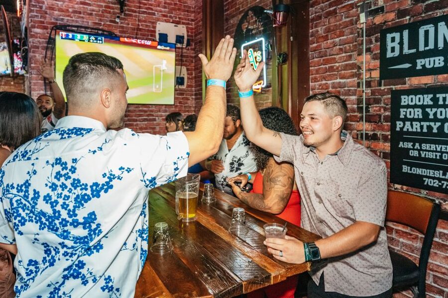 Las Vegas: Club Crawl and Party Bus with Free Drinks - How much value do you get for $85?
