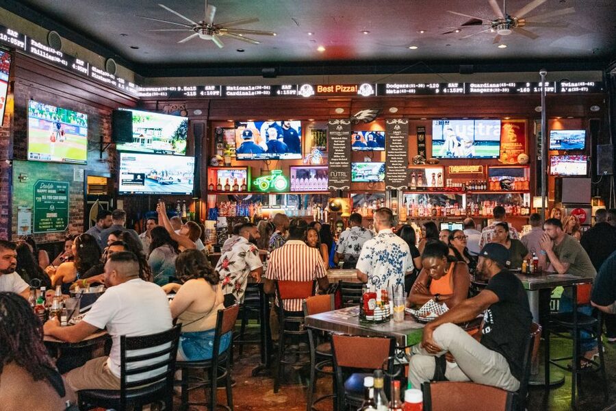 Las Vegas: Club Crawl and Party Bus with Free Drinks - Group size, hosts, and the overall mood