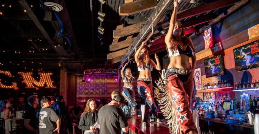 Las Vegas: Country Bar Crawl by Party Bus w/ Mixed Drinks - A country night that starts before you reach the bars