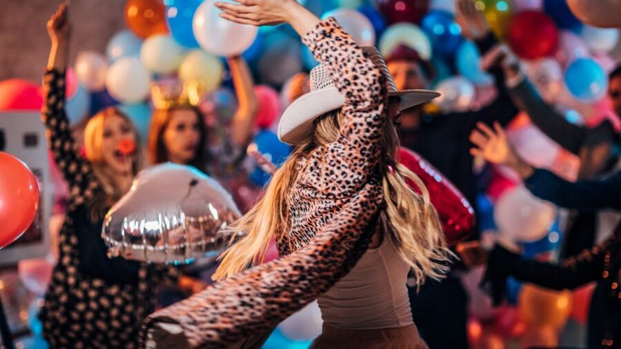 Las Vegas: Country Bar Crawl by Party Bus w/ Mixed Drinks - Practical ways to make the night better