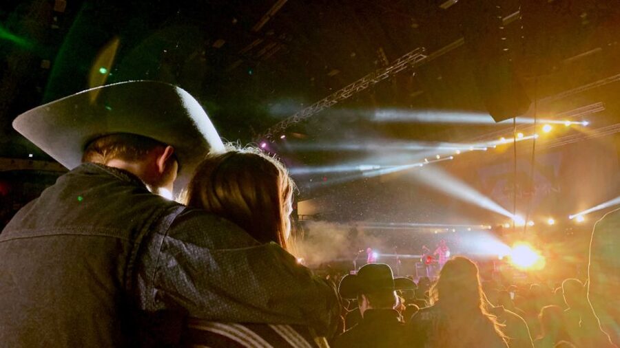 Las Vegas: Country Bar Crawl by Party Bus w/ Mixed Drinks - Should you book the Country Bar Crawl?