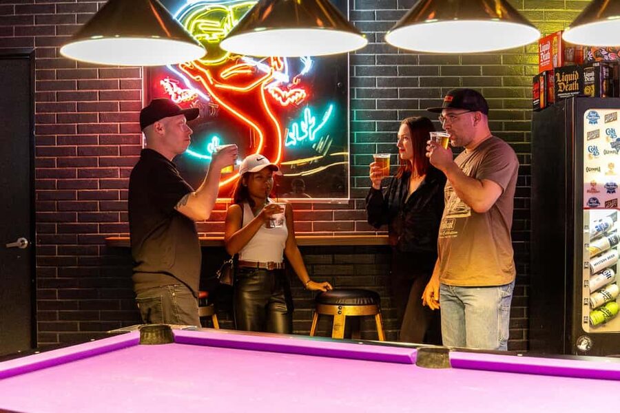 Las Vegas: Fremont Cocktail Crawl & Guided Walking Tour - El Cortez and Old Casino Las Vegas