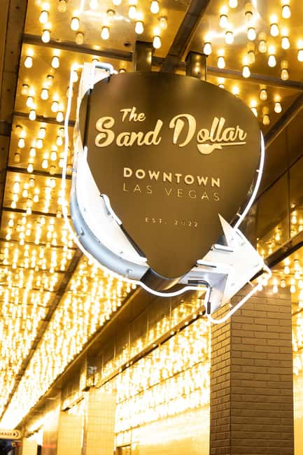 Las Vegas: Fremont Cocktail Crawl & Guided Walking Tour - What Three Drinks and $99 Really Buy You