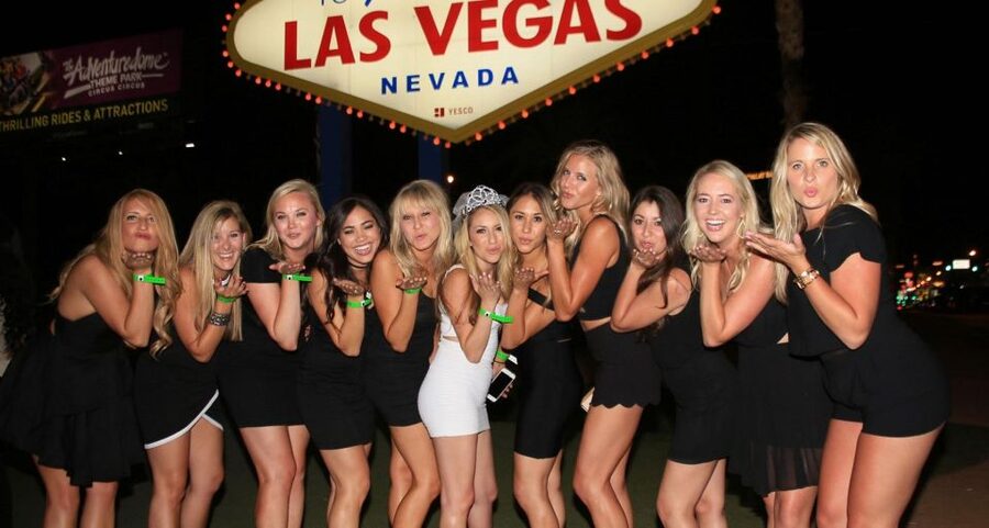 Las Vegas: Nightclub and Bar Crawl with Party Bus and Drinks - What this Las Vegas night actually feels like