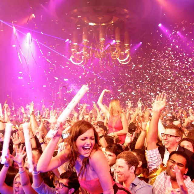 Las Vegas: Nightclub and Bar Crawl with Party Bus and Drinks - The party bus down the Strip