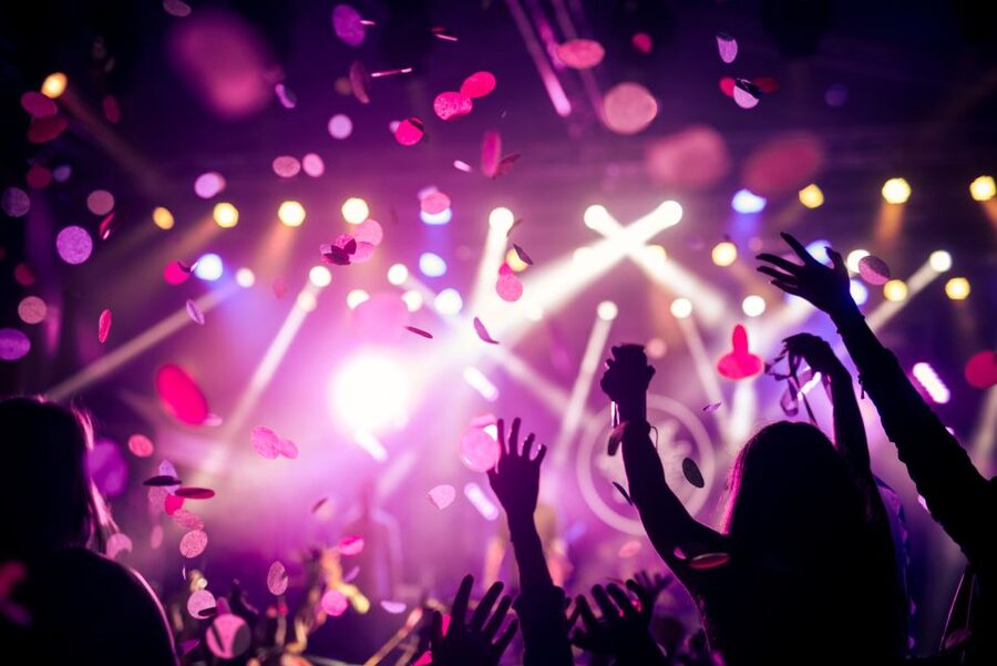 Las Vegas: Party Bus Nightclub Crawl - Meeting the host on the Las Vegas Strip