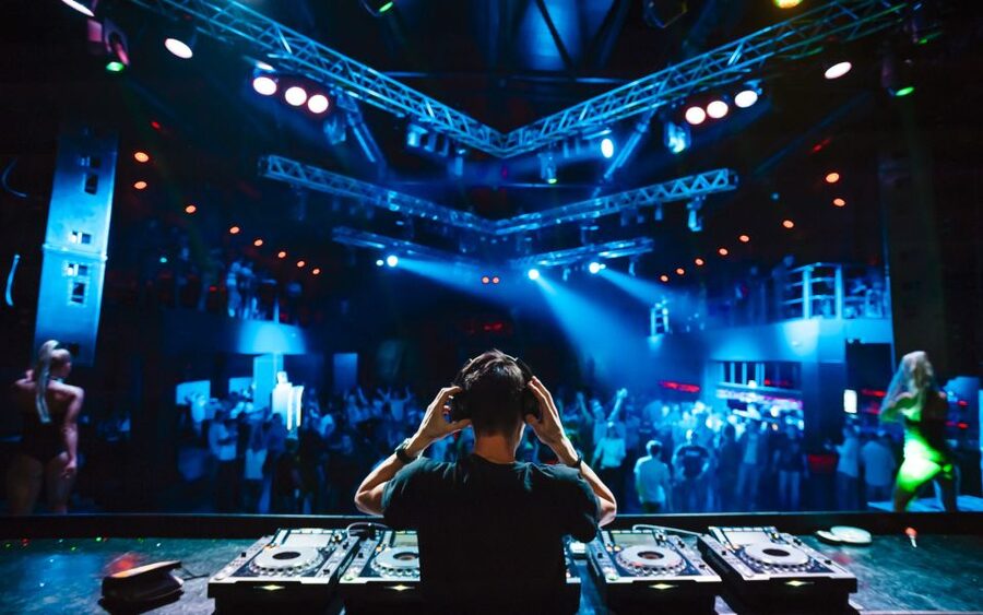 Las Vegas: Party Bus Nightclub Crawl - First club entry and the value of skipping the line
