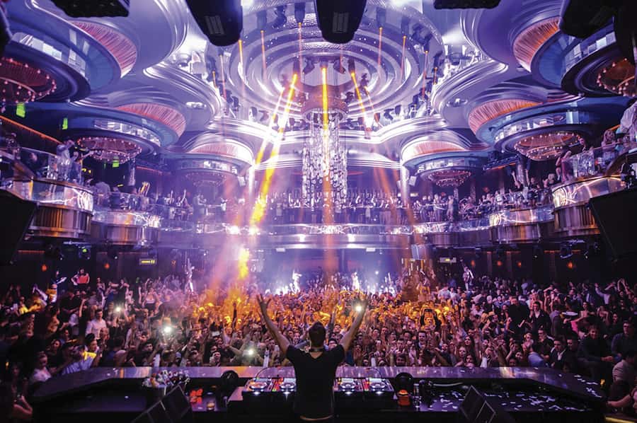 Las Vegas: VIP Club Crawl with Party Bus and Drinks - Who will get the most from this crawl