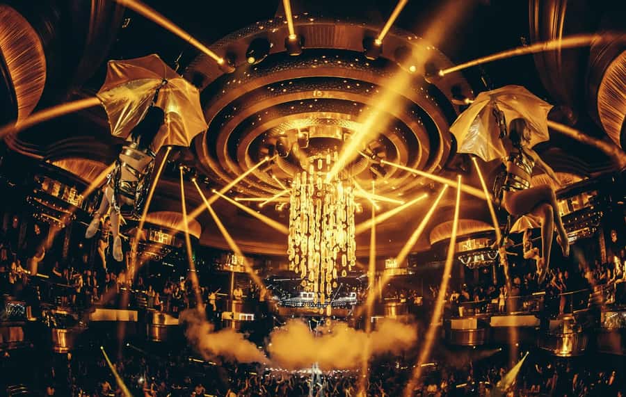 Las Vegas: VIP Club Crawl with Party Bus and Drinks - Meeting your Create host at the first venue