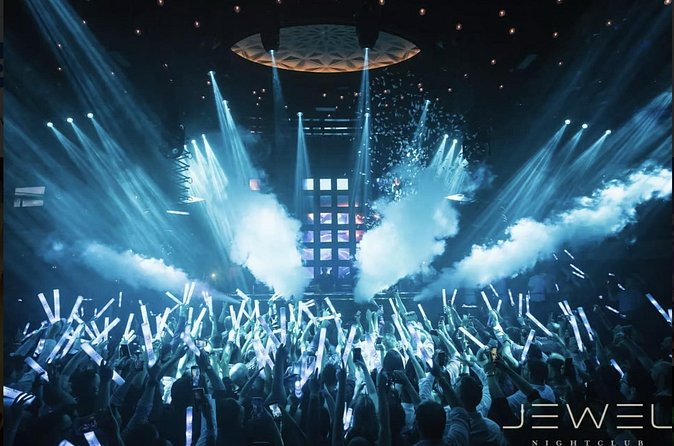 Las Vegas: VIP Club Crawl with Party Bus, Express Entry & Drinks - A rooftop stop can be a highlight
