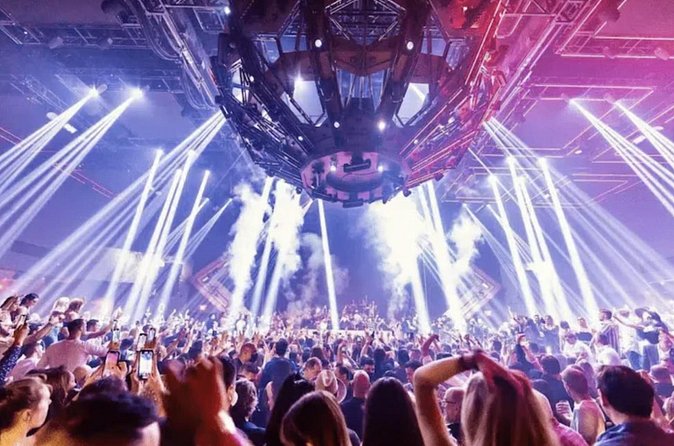 Las Vegas: VIP Club Crawl with Party Bus, Express Entry & Drinks - Express entry is the practical advantage