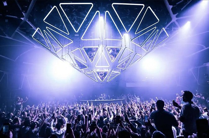 Las Vegas: VIP Club Crawl with Party Bus, Express Entry & Drinks - How the $99 price measures up
