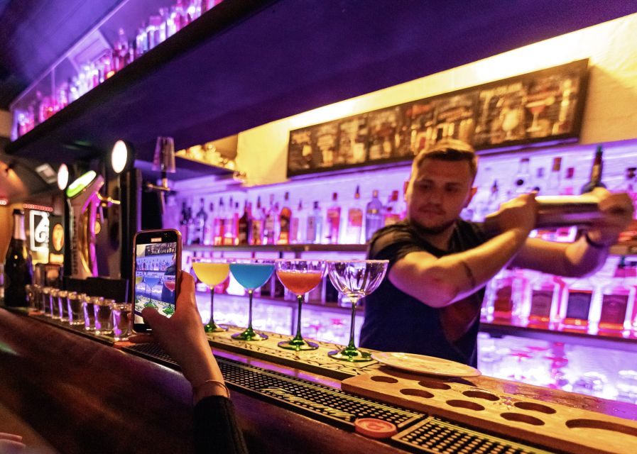 Lisbon: Tipsy Tour Fun Bar Crawl with a Local Guide - Starting at Largo do Carmo after dark