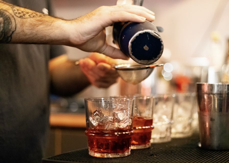 Lisbon: Tipsy Tour Fun Bar Crawl with a Local Guide - Who should book this night out