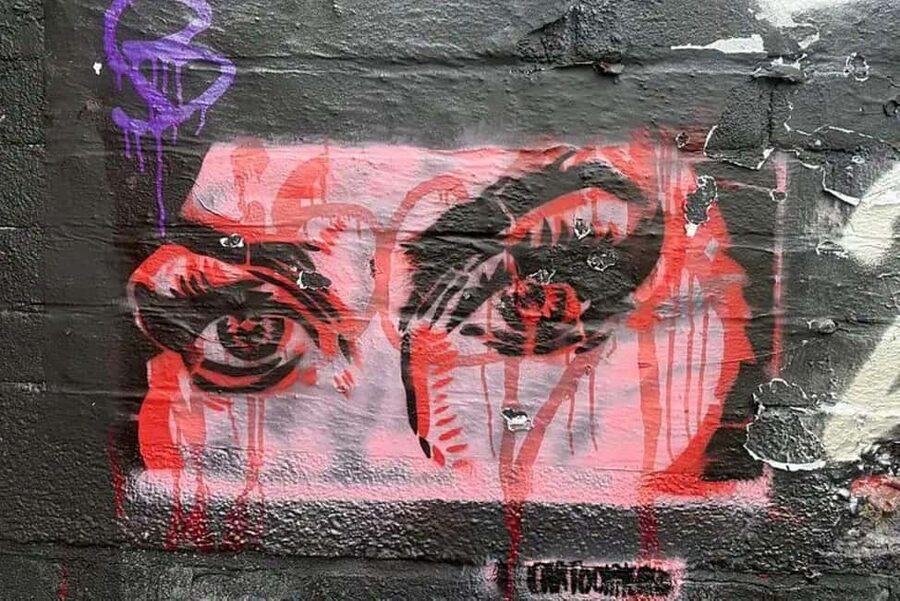 London: Amy Winehouse Bar Tour with Drinks and Snacks - Camden Market and the first photo stops