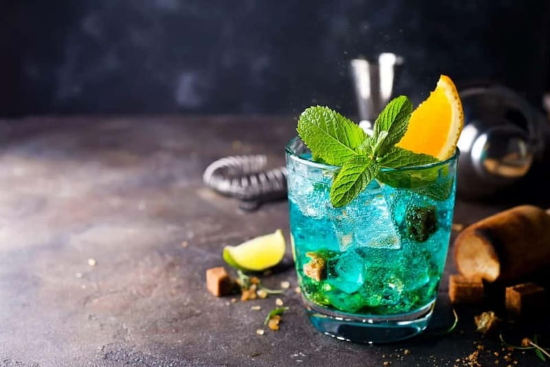 London Bar Meetup: Entry, Safe Original Drink & Transfer - What the welcome drink really includes