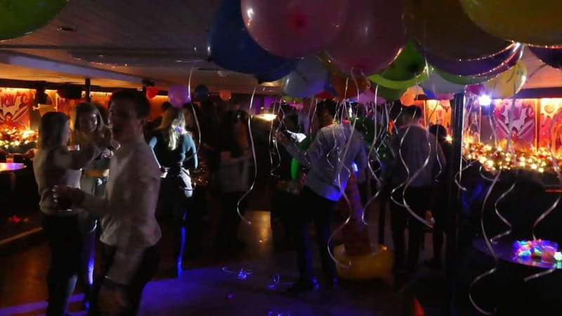 London: Boat Show Comedy Ticket with After-Show Nightclub - Handling the room during the acts
