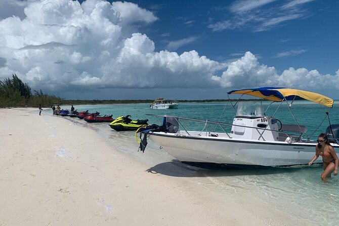 Lunch Seafari to pristine cays, shipwreck and lunch at TIKI BAR - Stop two: Leeward Beach and the south coast