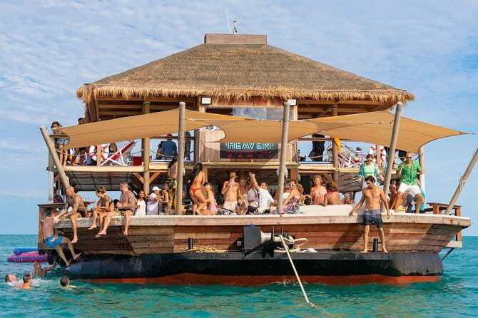 Luxury Floating Bar and Snorkeling at Koh Madsum - The real draw: Koh Madsum and its resident pigs