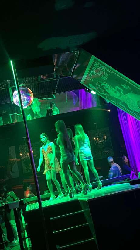 Makati Bar Crawl, GoGo Bar, Club, and Live Band - Starting with a welcome drink