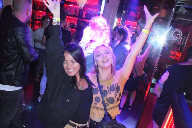 Malaga Nightlife Pub Crawl Tour with Drinks and Clubs Entry - Who fits best with this Málaga night out
