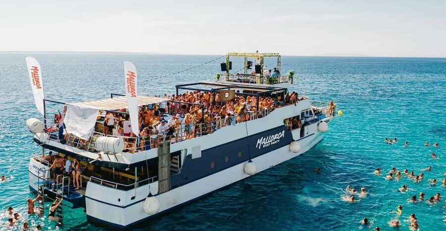 Mallorca: Boat Party with Live DJs, Lunch, & Nightclub Entry - ShipWrecked afterparty entry