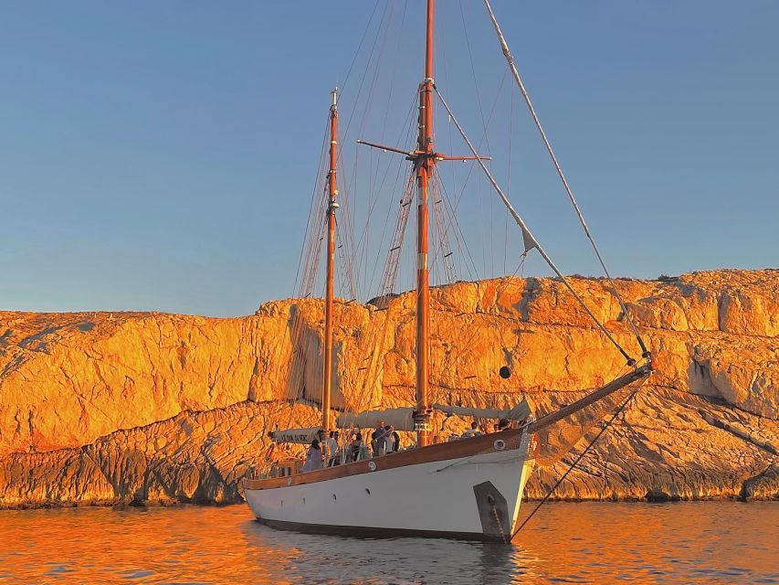 Marseille: Frioul Islands Sunset Cruise with Cocktail Dinner - Anchoring in a Frioul creek