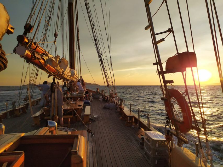 Marseille: Frioul Islands Sunset Cruise with Cocktail Dinner - What the price of $112 really covers