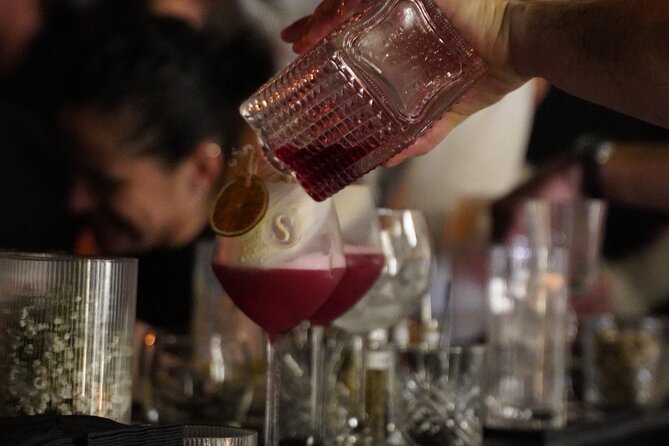 Masterclass Cocktail in a Sumptuous Bar in Nice - What the small group changes