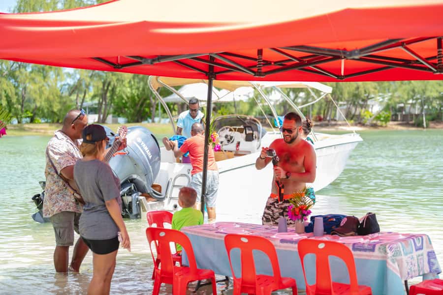 Mauritius: Speedboat Ile aux Cerfs, GRSE Waterfall, BBQ, Bar - Ile aux Cerfs: make the most of two beach hours