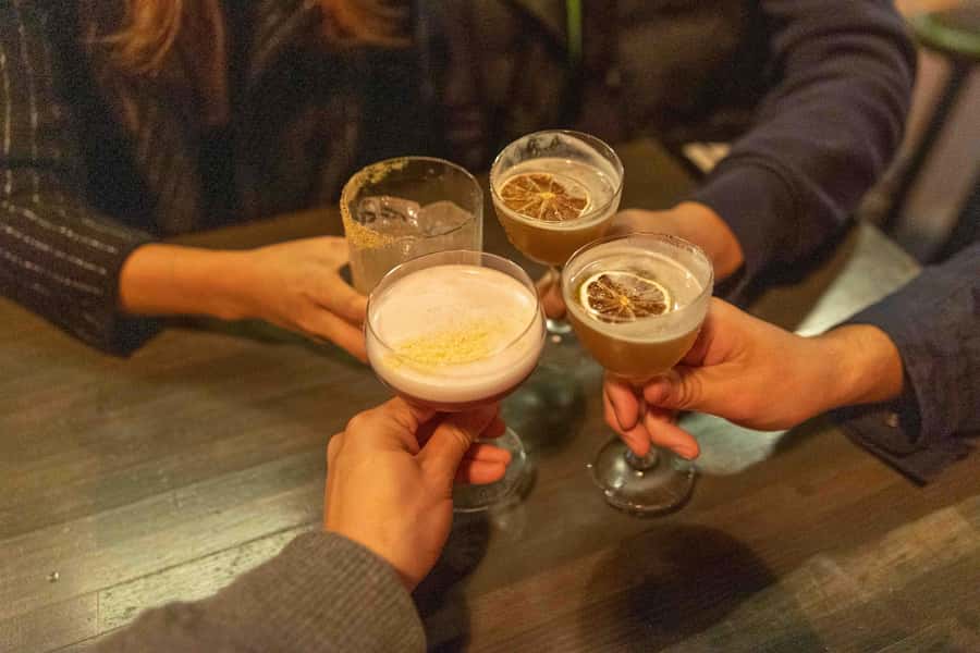 Melbourne: Local Laneway Bars and Their Stories - Meeting at Gordon Reserve with a blue umbrella