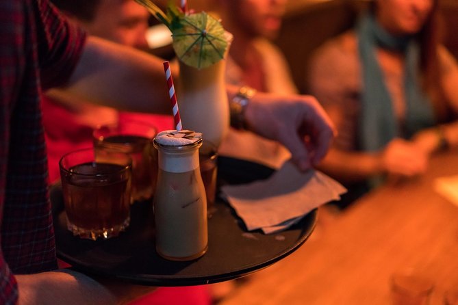 Melbourne's Living Laneway Scene: Local Bars and Their Stories - A guide makes the difference