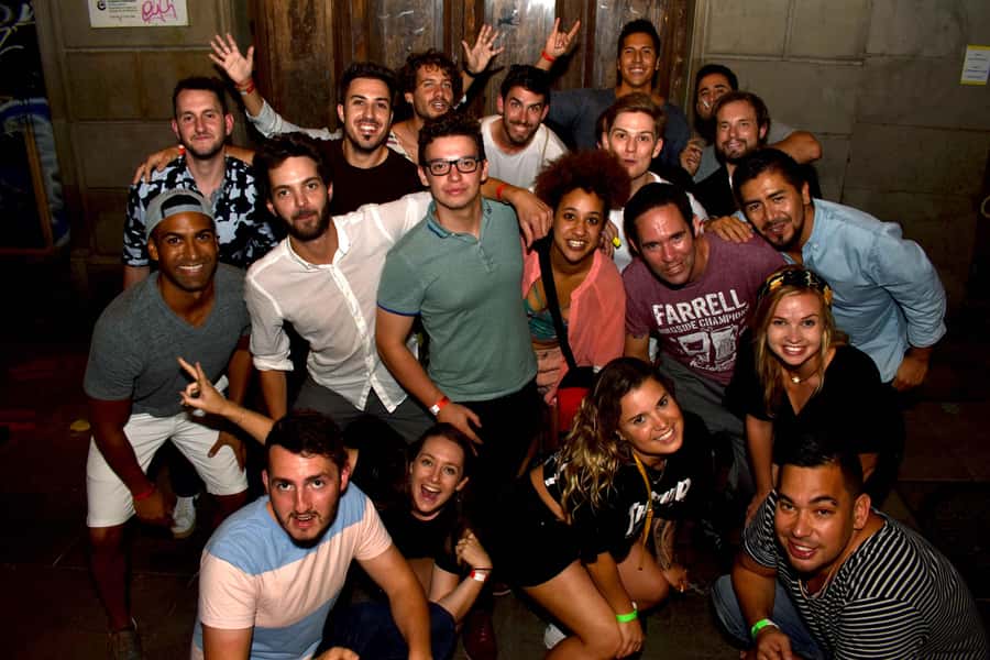 Melbourne: Weekly Bar Crawl: 5 Free shots, Club Entry - What this Melbourne night out is really designed to do