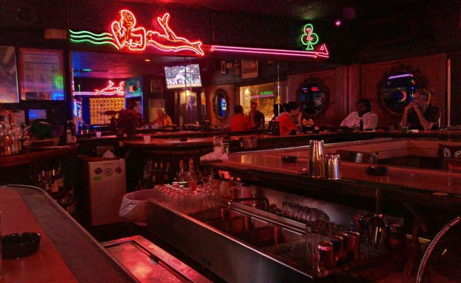 Miami Beach Bar Tour: Art Deco & Neon Lights with Historian - Practical advice before you go