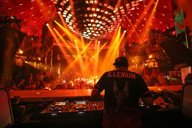 Miami Night: the Ultimate Nightclub Experience - The party bus is part of the night