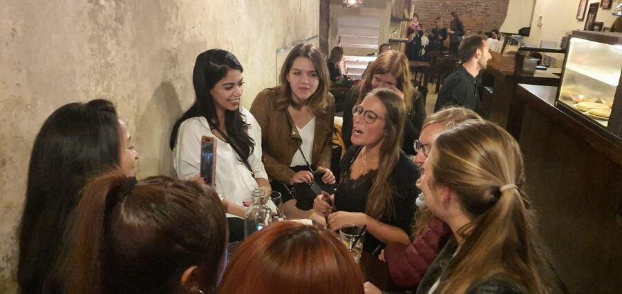 Milan: Bar-Hopping Tour with Welcome Drink - Walking from old Milan to the modern business district