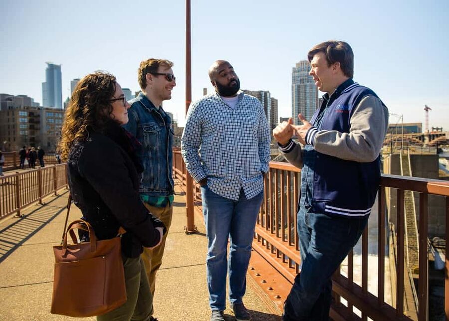 Minneapolis: History and 4-Bar Crawl Guided Walking Tour - Between stops: Minneapolis history on foot